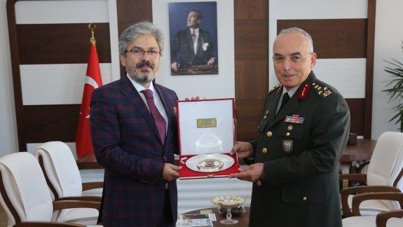 1.Ordu Komutanı Orgenaral Avseverden İstanbul Millî Eğitim Müdürü Yelkenciye Ziyaret