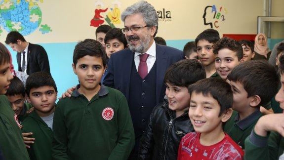 İstanbul Millî Eğitim Müdürü Yelkenciden Başakşehir Kayaşehir Şeyh Şamil İmam Hatip Ortaokuluna Ziyaret