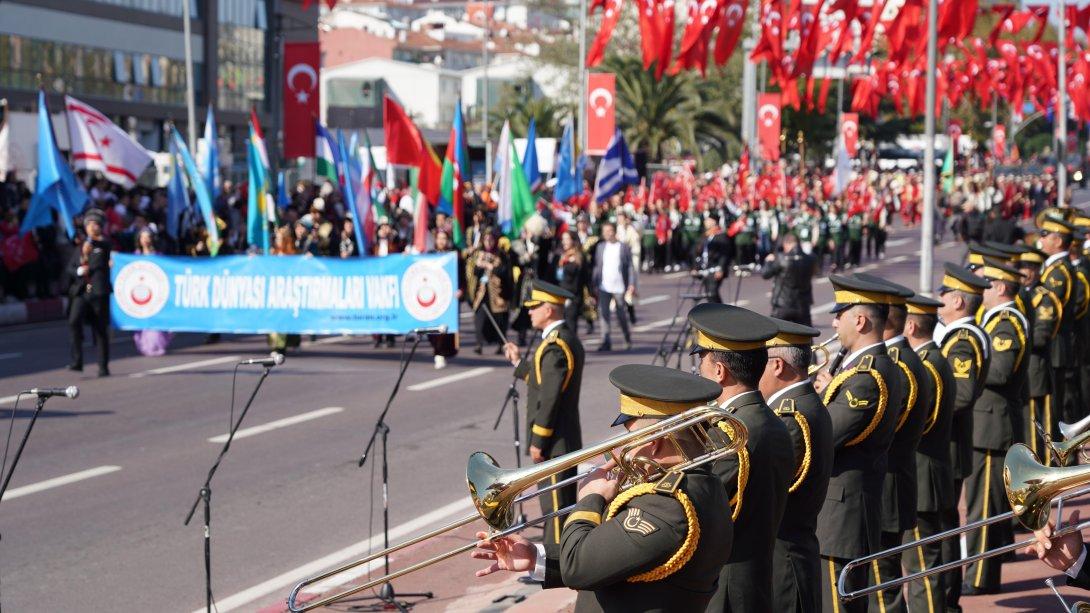 CUMHURİYET'İN 101. YIL DÖNÜMÜ DOLAYISIYLA VATAN CADDESİ'NDE TÖREN DÜZENLENDİ