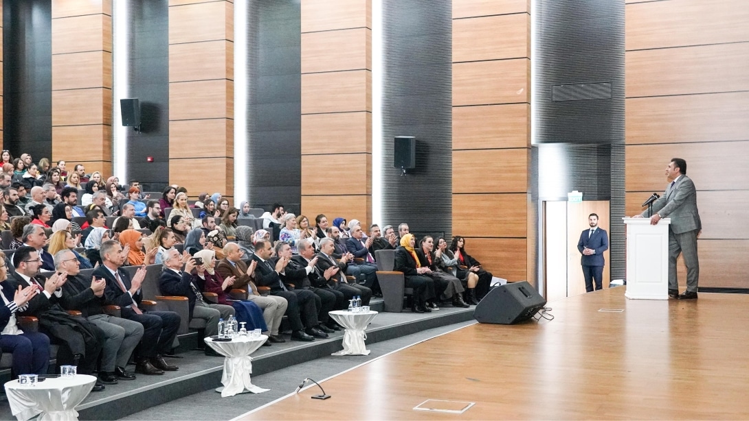 İSTANBUL ÖĞRETMEN AKADEMİLERİ ATÖLYELERİ GELECEĞİN EĞİTİMİNİ ŞEKİLLENDİRİYOR